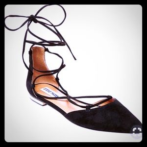 🖤MOSSIMO🖤 Ankle tie flats w/gold detail